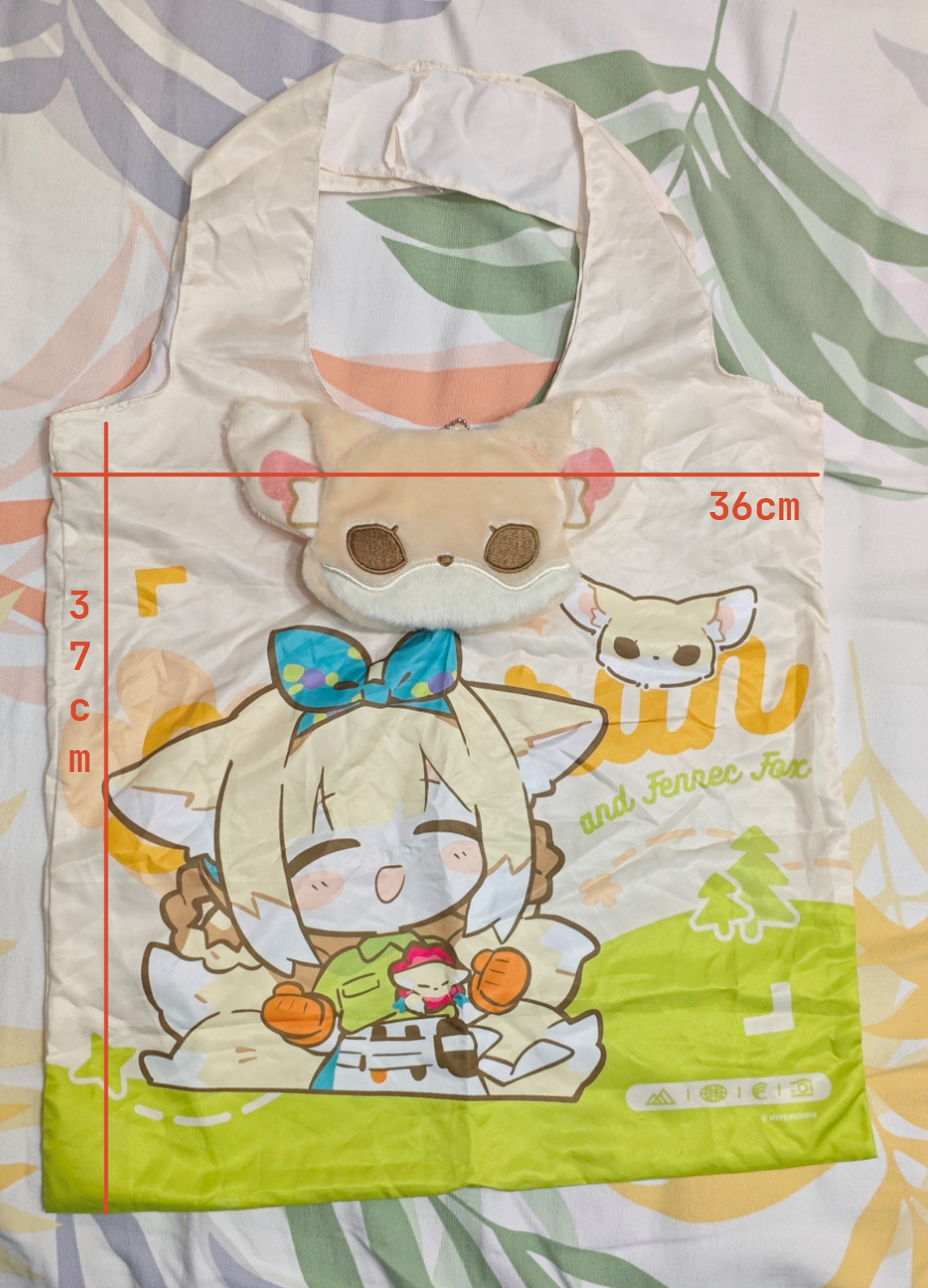长约37cm,宽约36cm